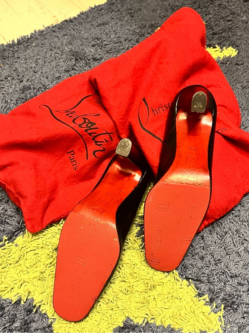 Christian Louboutin - Picture 2 of 4